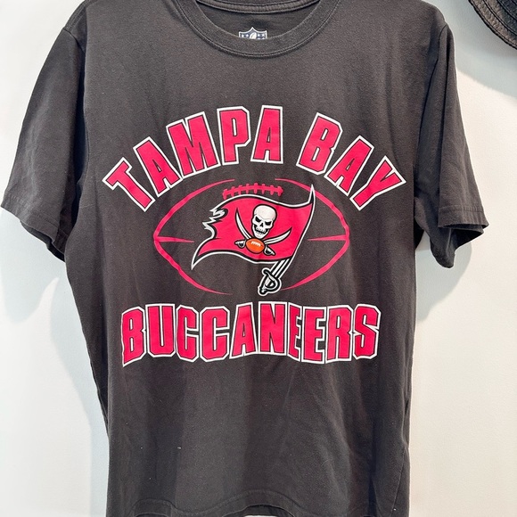 Unisex Tampa Bay Buccaneers T-Shirt - Picture 1 of 6